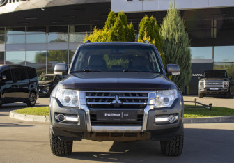 Подержанный автомобиль Mitsubishi Pajero 2014 года (2 фото)