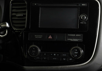 Подержанный автомобиль Mitsubishi Outlander 2015 года (12 фото)