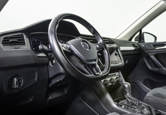Подержанный автомобиль Volkswagen Tiguan 2018 года (10 фото)