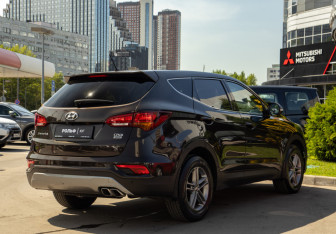Подержанный автомобиль Hyundai Santa Fe 2016 года (4 фото)