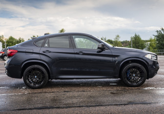 Подержанный автомобиль BMW X6 2018 года (4 фото)