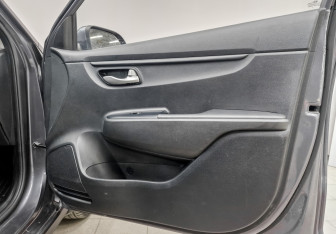 Подержанный автомобиль Kia Rio Hatchback 2021 года (22 фото)