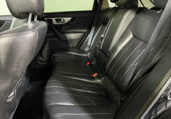 Подержанный автомобиль Infiniti FX 2011 года (9 фото)