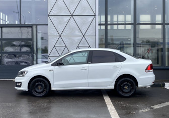 Подержанный автомобиль Volkswagen Polo Sedan 2017 года (8 фото)