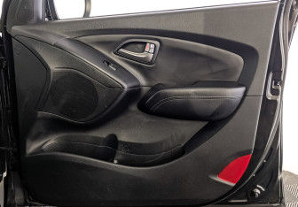 Подержанный автомобиль Hyundai ix35 2015 года (25 фото)