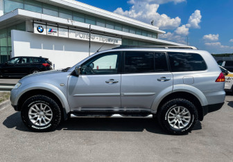 Подержанный автомобиль Mitsubishi Pajero Sport 2013 года (8 фото)