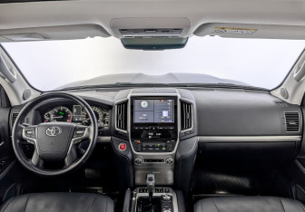 Подержанный автомобиль Toyota Land Cruiser Suv 2019 года (14 фото)