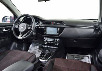 Подержанный автомобиль Kia Rio Hatchback 2018 года (12 фото)