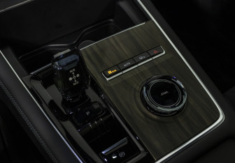 Подержанный автомобиль Geely Monjaro 2025 года (17 фото)