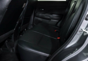 Подержанный автомобиль Mitsubishi ASX 2013 года (15 фото)