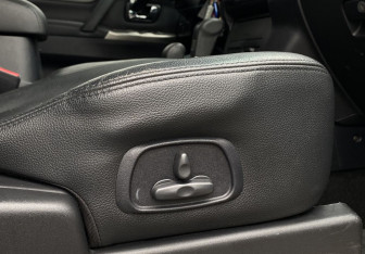 Подержанный автомобиль Mitsubishi Pajero 2011 года (23 фото)