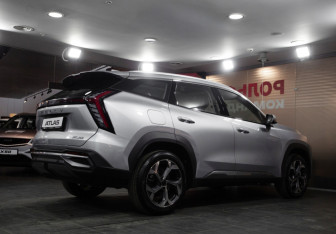 Новый Geely Atlas 2025 (5 фото)