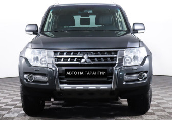 Подержанный автомобиль Mitsubishi Pajero 2015 года (2 фото)