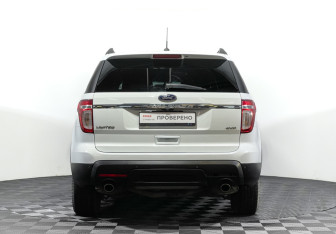 Подержанный автомобиль Ford Explorer 2013 года (6 фото)