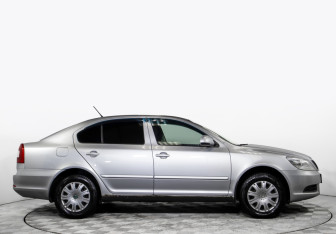Подержанный автомобиль Skoda Octavia Liftback 2013 года (3 фото)