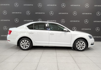 Подержанный автомобиль Skoda Octavia Liftback 2019 года (4 фото)