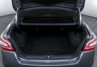 Подержанный автомобиль Nissan Teana 2014 года (17 фото)