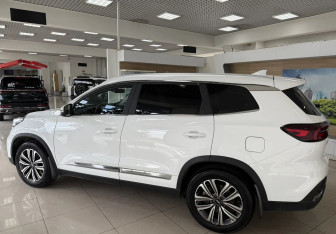 Подержанный автомобиль Chery Tiggo 8 2021 года (8 фото)