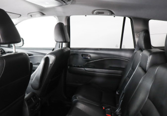 Подержанный автомобиль Honda Pilot 2016 года (12 фото)