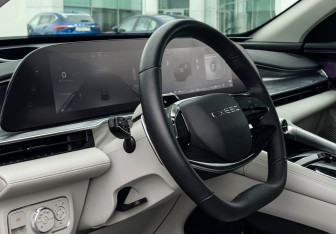 Подержанный автомобиль Exeed RX 2023 года (13 фото)