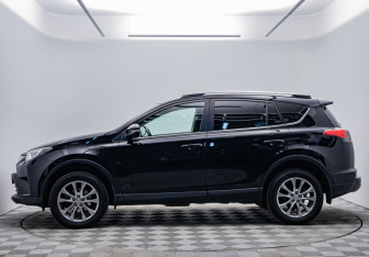 Подержанный автомобиль Toyota RAV4 2016 года (8 фото)