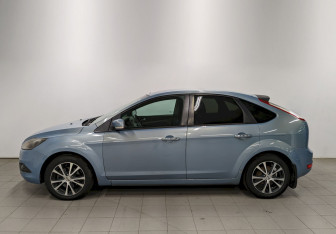 Подержанный автомобиль Ford Focus Hatchback 2009 года (8 фото)