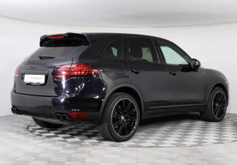 Подержанный автомобиль Porsche Cayenne 2012 года (5 фото)