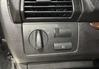 Подержанный автомобиль BMW X5 2004 года (11 фото)