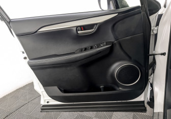 Подержанный автомобиль Lexus NX 2015 года (19 фото)