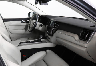 Подержанный автомобиль Volvo XC60 2018 года (10 фото)