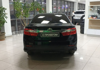 Подержанный автомобиль Toyota Camry Sedan 2013 года (6 фото)