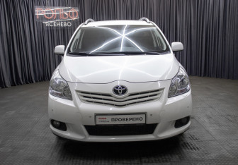 Подержанный автомобиль Toyota Verso 2012 года (2 фото)