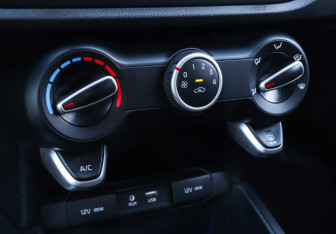 Подержанный автомобиль Kia Rio Sedan 2018 года (17 фото)