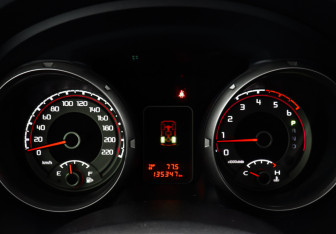 Подержанный автомобиль Mitsubishi Pajero 2011 года (11 фото)
