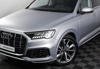 Подержанный автомобиль Audi Q7 2021 года (26 фото)