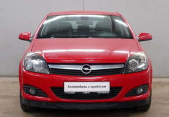 Подержанный автомобиль Opel Astra Hatchback 2008 года (2 фото)