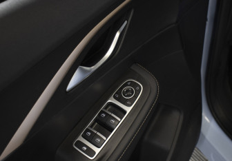 Подержанный автомобиль Omoda C5 2024 года (18 фото)