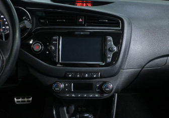 Подержанный автомобиль Kia Ceed Hatchback 2018 года (17 фото)