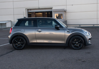 Подержанный автомобиль MINI Hatch 2020 года (4 фото)