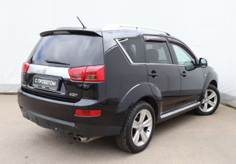 Подержанный автомобиль Peugeot 4007 2010 года (4 фото)