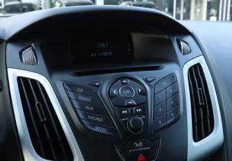 Подержанный автомобиль Ford Focus Hatchback 2013 года (17 фото)