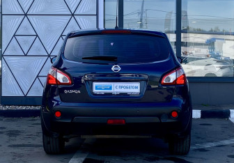 Подержанный автомобиль Nissan Qashqai 2012 года (6 фото)