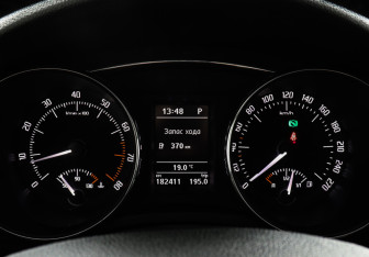 Подержанный автомобиль Skoda Superb Liftback 2013 года (9 фото)