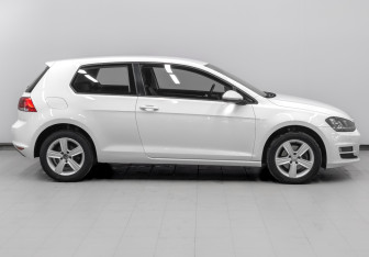 Подержанный автомобиль Volkswagen Golf Hatchback 2014 года (4 фото)
