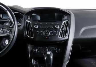 Подержанный автомобиль Ford Focus Hatchback 2016 года (14 фото)