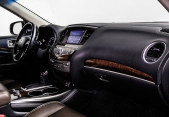 Подержанный автомобиль Infiniti QX60 2019 года (9 фото)