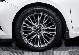 Подержанный автомобиль Kia Cerato Sedan 2022 года (15 фото)