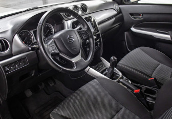 Подержанный автомобиль Suzuki Vitara 2017 года (16 фото)