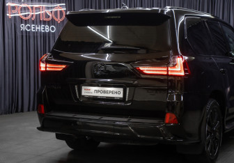 Подержанный автомобиль Lexus LX 2015 года (26 фото)