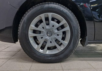 Подержанный автомобиль Peugeot Traveller 2018 года (12 фото)